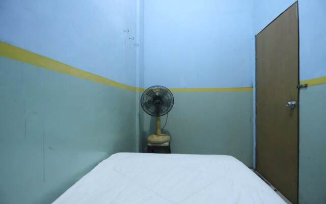SPOT ON 92569 Anto Homestay SyariahNearPelabuhan Feri Harbor Bay