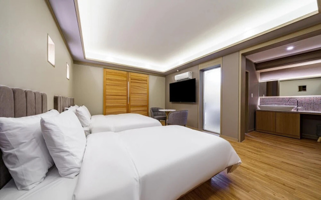 Geojedo Jangseungpo Hotel Pause