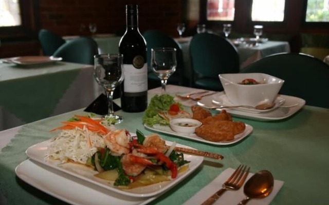 Forest Lodge Motor Inn & Restaurant