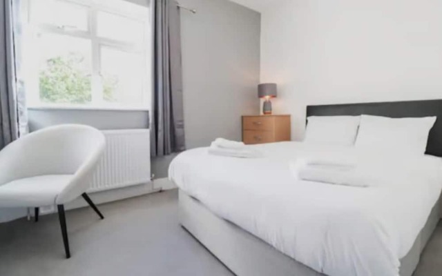 Stunning 6-bed House in London