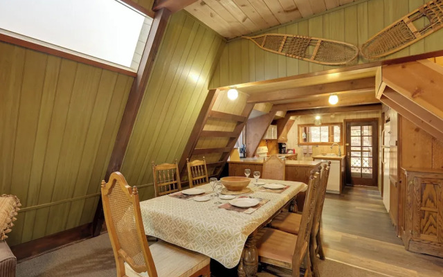 Quaint + Rustic A-frame < 5 Mi to Plumas-eureka!