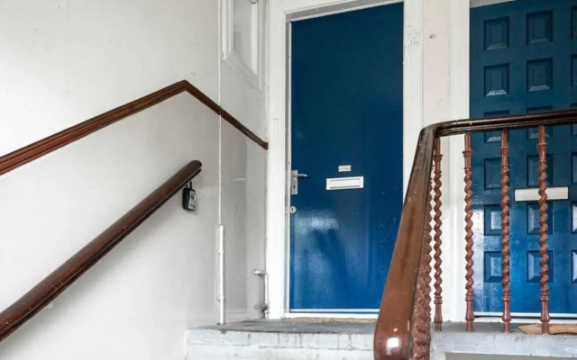 ☆ Bright, Modern West-End Apartment ☆