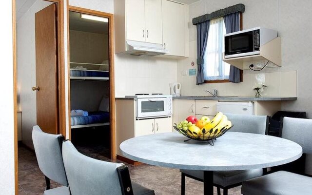 Lakes And Craters Holiday Park