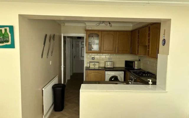 Bungalow-2bed-1bath-petfriendly-parking