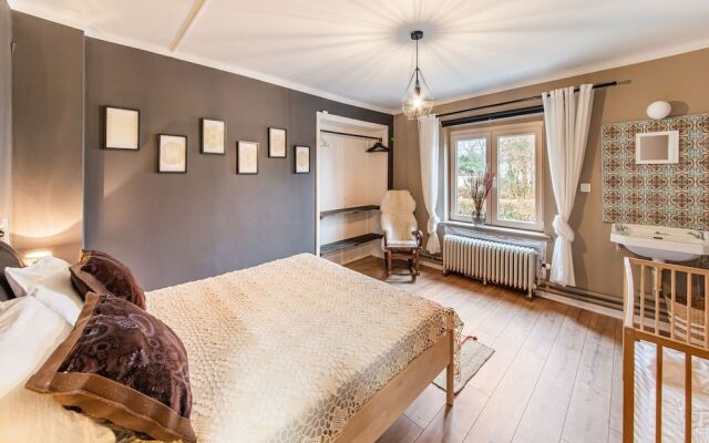 Beautiful Group House With Large Garden