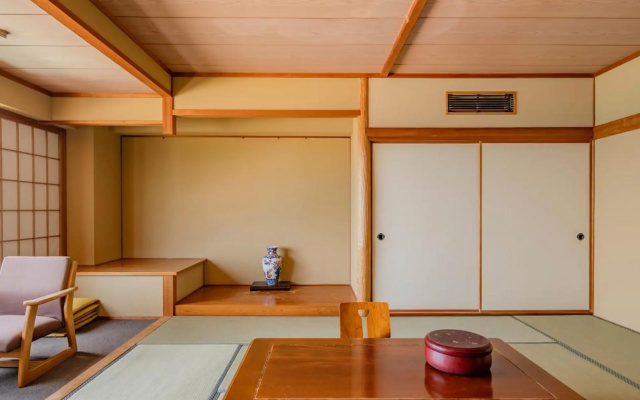 Shima Beach Hotel – Guest Rooms – Toba