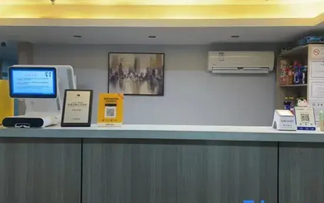 Yujian Light Luxury Hotel (Nantong University)