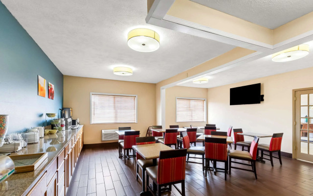Quality Inn and Suites Springfield Southwest near I-72
