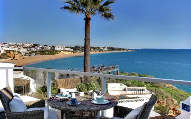 Casa Latino - Oceanfront - Luxury & Charming villa- Jacuzzi at Rooftop