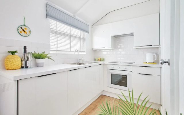 Host Stay Sunnyside Studio