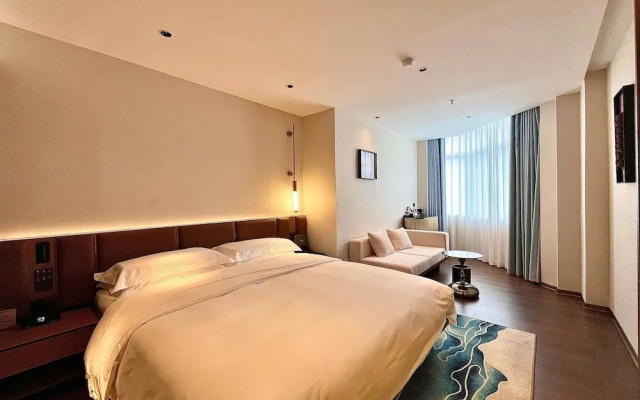 Ramada Encore By Wyndham Shantou Longhu