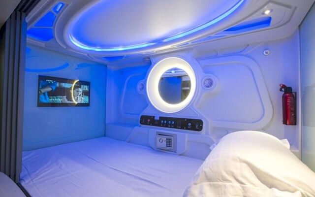 Pengheng Space Capsules Hotel