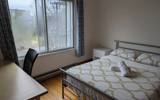 Apartment near Metro Monk Station