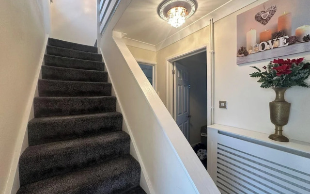 4 Bedroom Seaside House in Clacton-on-sea Sleeps 8