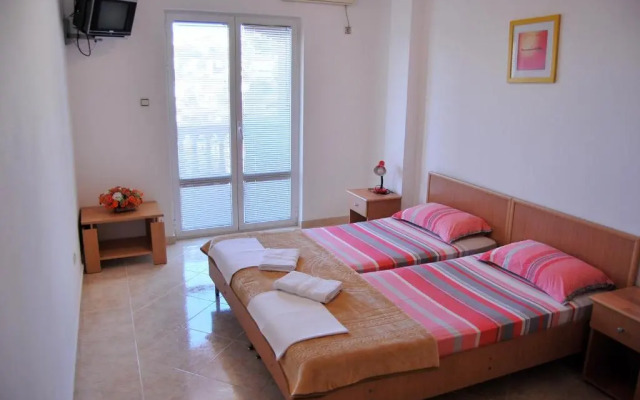 Ziramov Apartments