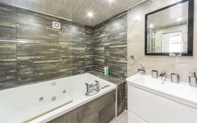 Charming 5-bed House in Birmingham