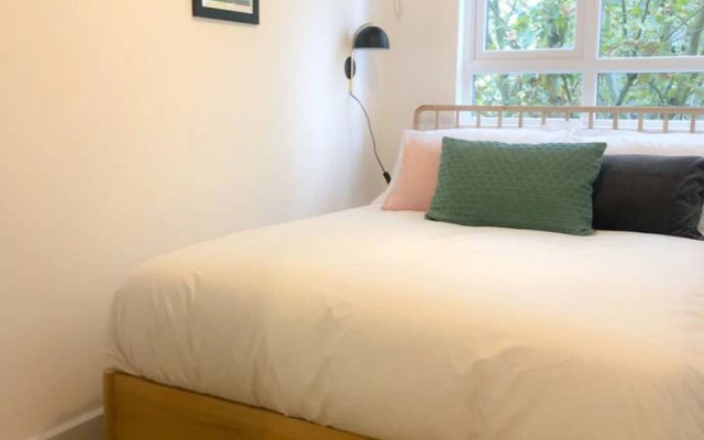 Stylish 2 Bedroom Property With Free Parking