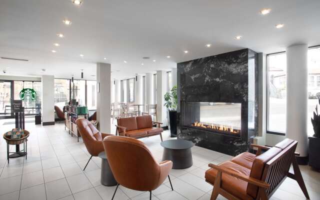 DoubleTree by Hilton Hotel & Suites Victoria