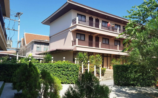 Panupong Hotel