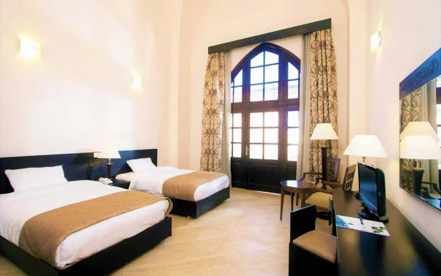 Rohanou Beach Resort