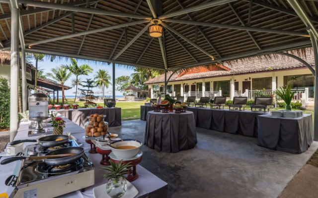 Hive Khaolak Beach Resort - Adults Only