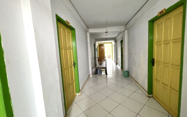 OYO 93074 Wisma Aliyah Near Sidrap