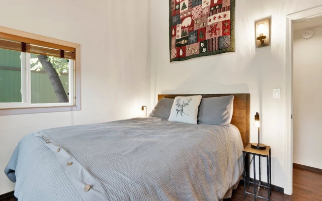 Black OAK Cabin #1977