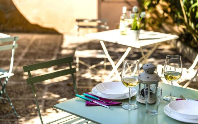 Hostly - The Urban Garden House - 3 Bedrooms, Garden, Great Location!