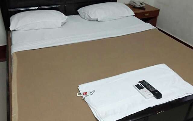 Iroomz Lotus Grand