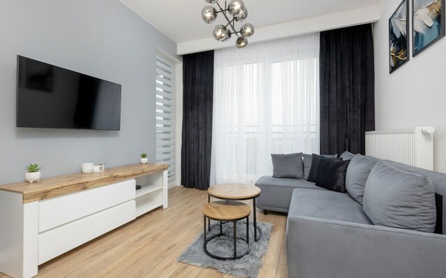 8th Floor Apartment in Warsaw by Renters