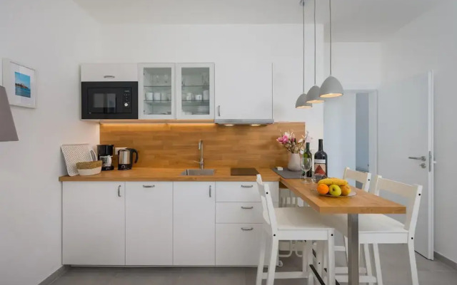 Attractive Apartment With Garden
