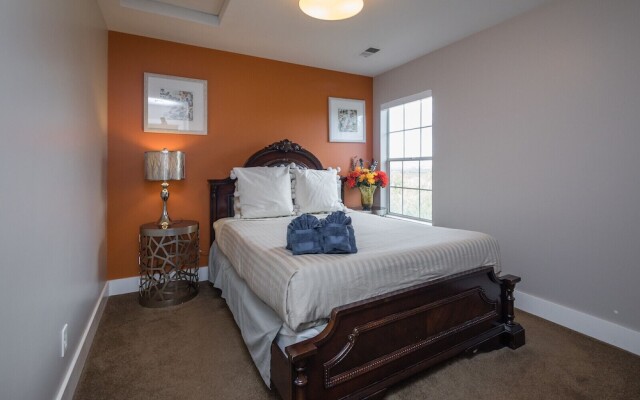 Posh Waterfront - 3 Br Condo