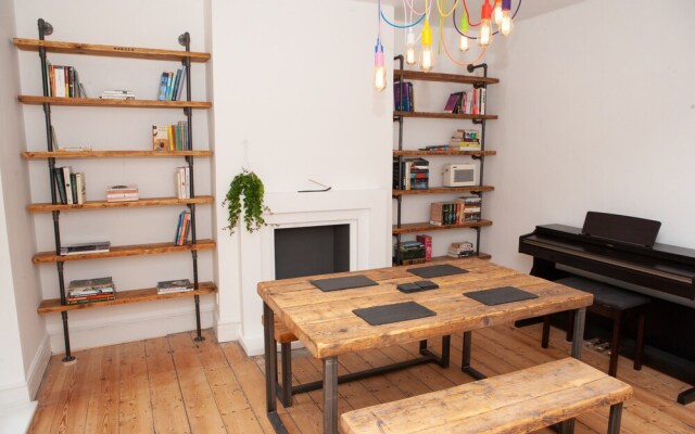 Charming 1 Bedroom House Close to City Centre