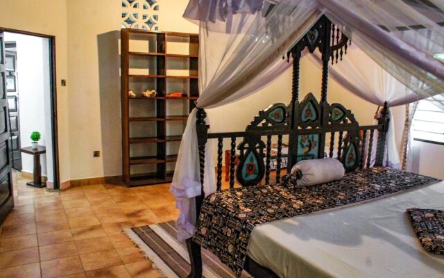 5-bedroom Villa - 3 Mins Walk To The Beach