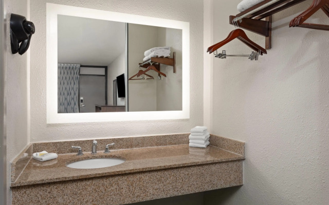 Days Inn by Wyndham Orlando Conv. Center/International Dr