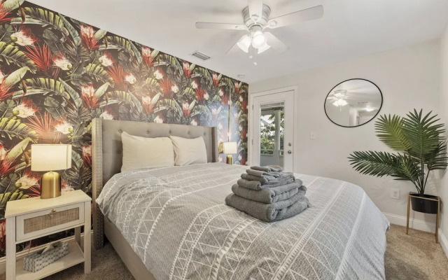 Charming Home in Heart of Downtown Pet Friendly!