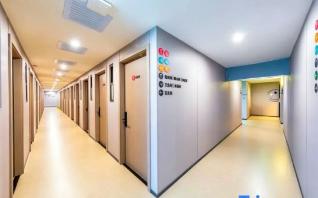 Hoco Hotel (Beijing Guomao Jianguomen Subway Station Branch)
