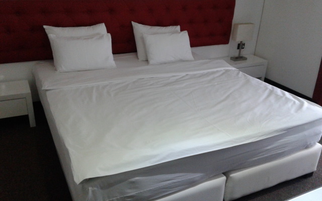 Nova City Hotel Signature Collection