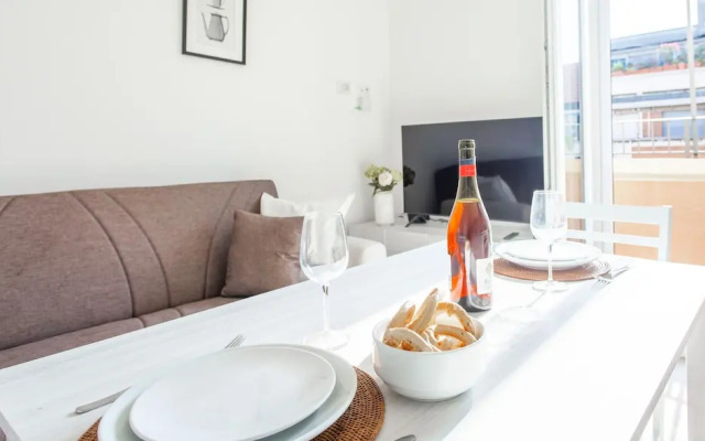 JOIVY Sublime Flat W/Balcony