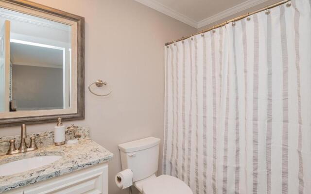 Bill's Place by Oak Island Accommodations