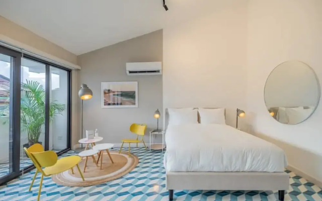 w Stylish Loft in Santa Ana