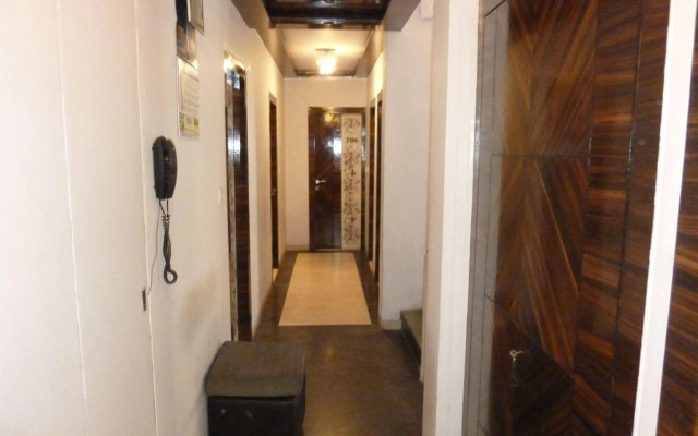 Hotel Satellite