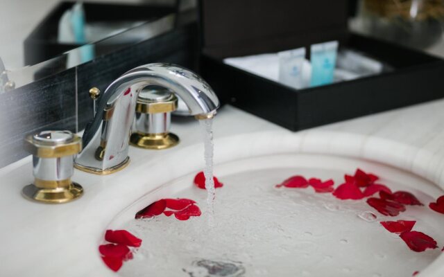 Quoc Hoa Premier Hotel and Spa