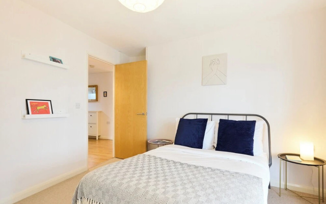 The Queensland Sanctuary - Trendy 2bdr Flat With Terrace