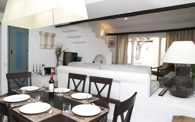 Cozy Golf Villa in Quinta da Marinha