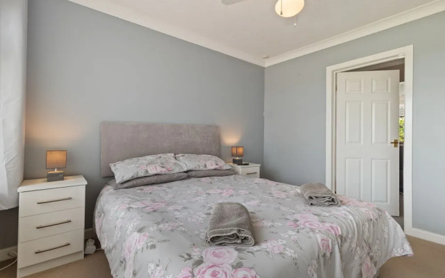 Roslen - Lovely Bungalow Near Beach and Village