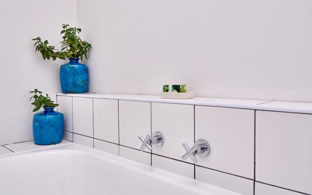 White Light The Rooms - Adults Only