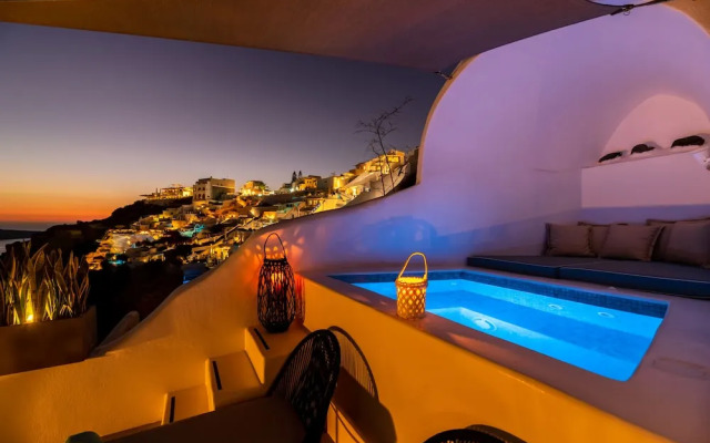 Kima Oia Suites