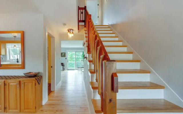 Mtn Views, On-site Trails! Spacious Bartlett Home