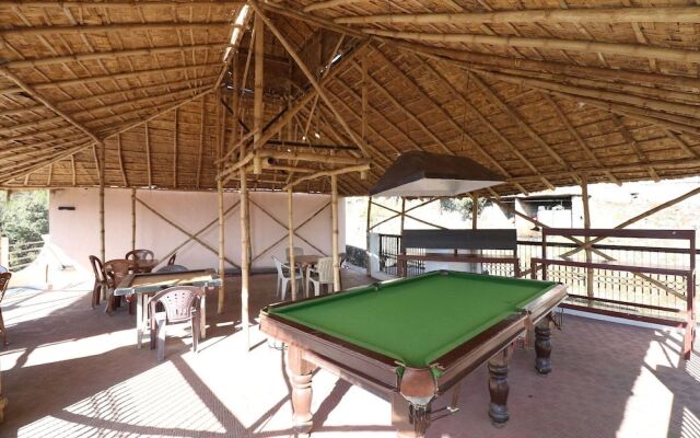 OYO 27612 Maitri Holiday Home